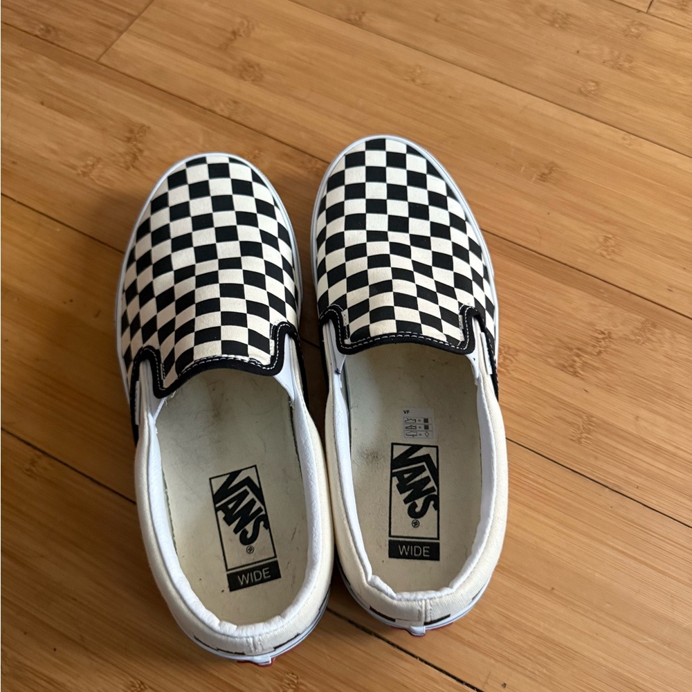 Vans Black & White Checkerboard Slip-Ons WIDE WIDTH size 10 women’s (8.5 men’s)
